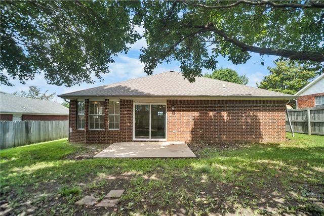 1154 S Pepper Tree Lane, Fayetteville, AR 72704