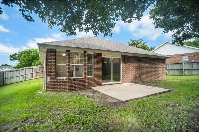 1154 S Pepper Tree Lane, Fayetteville, AR 72704