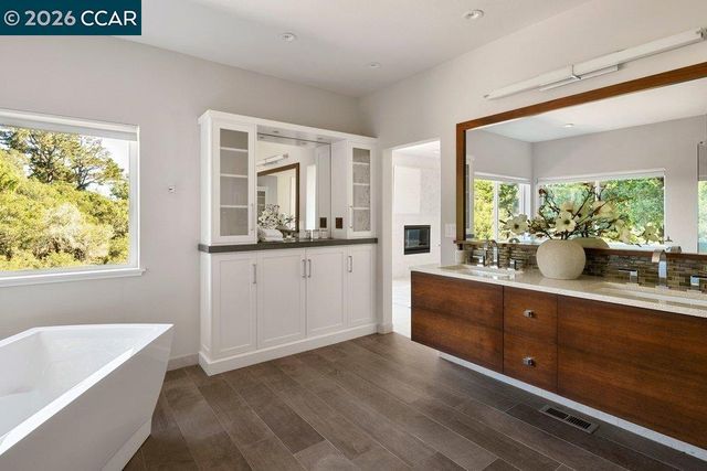 9 Northridge Ln, Lafayette, CA 94549