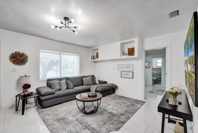 2001 Washington Street, Hollywood, FL 33020