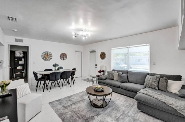 2001 Washington Street, Hollywood, FL 33020