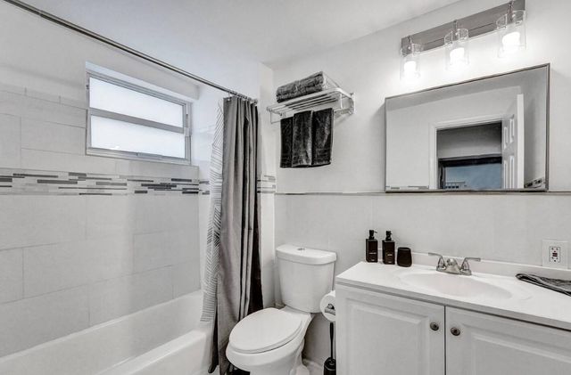 2001 Washington Street, Hollywood, FL 33020