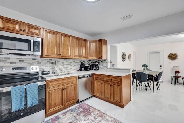 2001 Washington Street, Hollywood, FL 33020