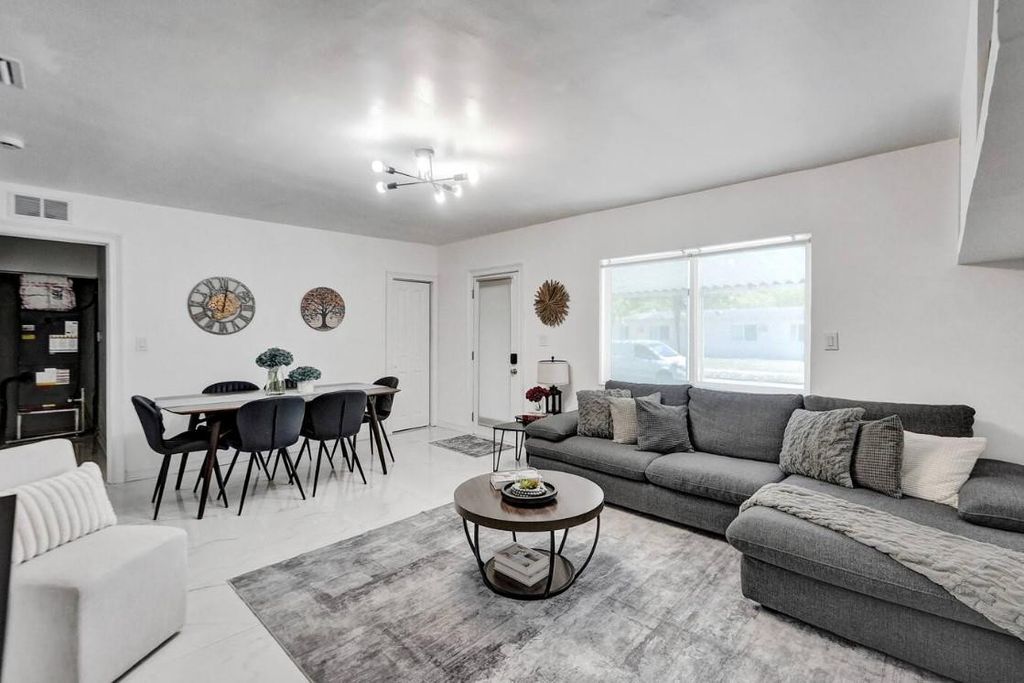 2001 Washington Street, Hollywood, FL 33020