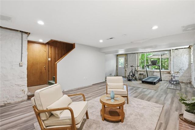 6311 Sherwood Lane, Merriam, KS 66203