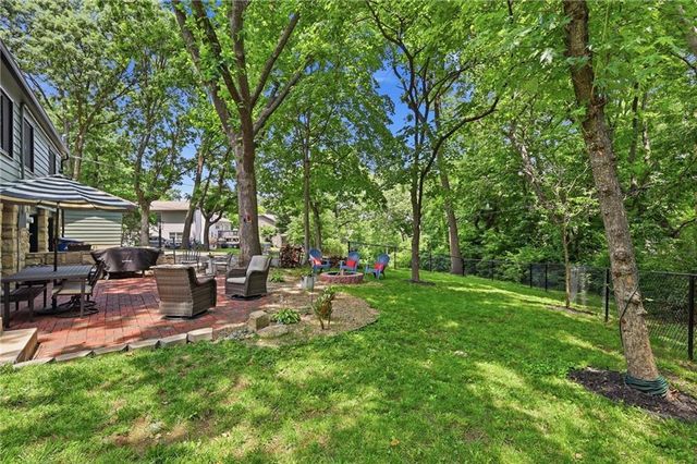 6311 Sherwood Lane, Merriam, KS 66203