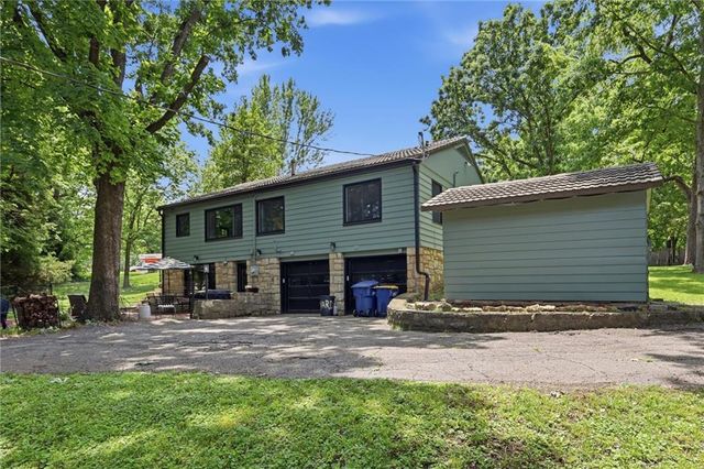 6311 Sherwood Lane, Merriam, KS 66203