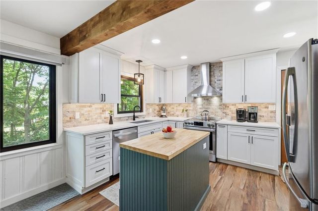 6311 Sherwood Lane, Merriam, KS 66203