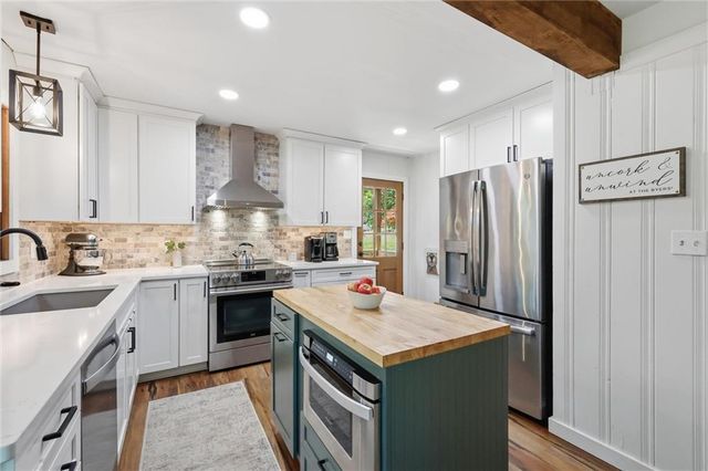 6311 Sherwood Lane, Merriam, KS 66203