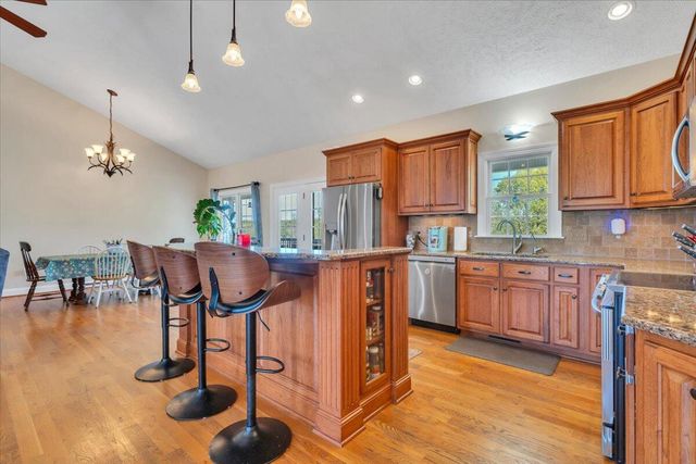 47 Camellia PL, Moneta, VA 24121