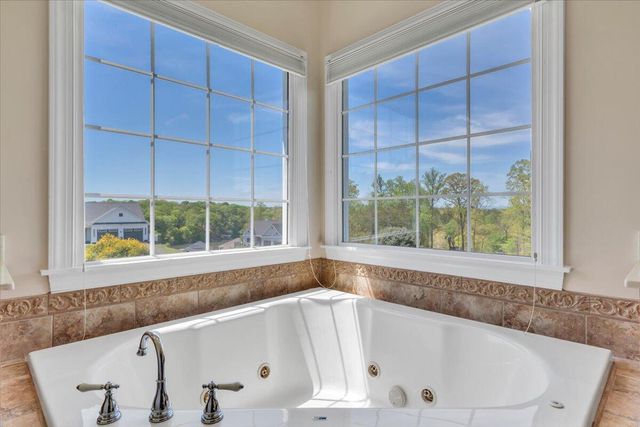 47 Camellia PL, Moneta, VA 24121