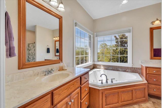 47 Camellia PL, Moneta, VA 24121