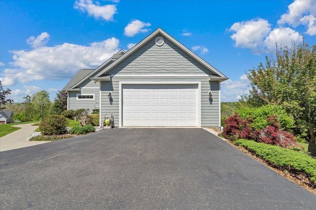 47 Camellia PL, Moneta, VA 24121