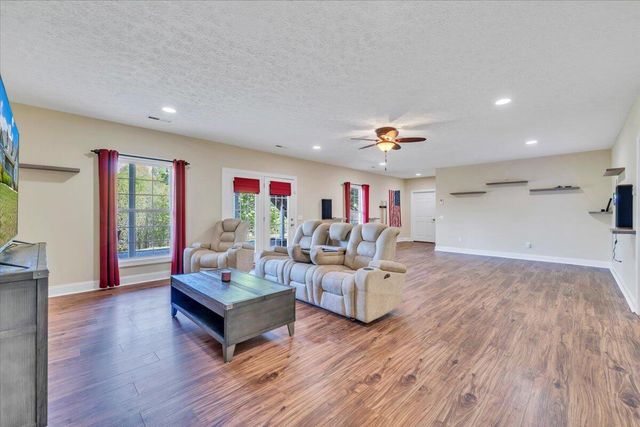 47 Camellia PL, Moneta, VA 24121