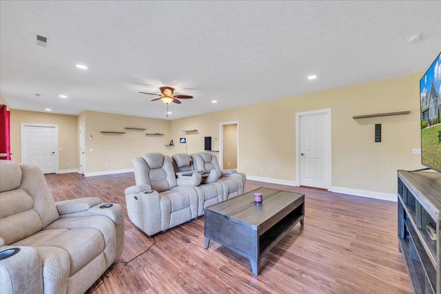 47 Camellia PL, Moneta, VA 24121