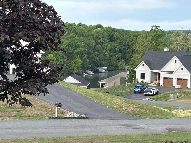 47 Camellia PL, Moneta, VA 24121