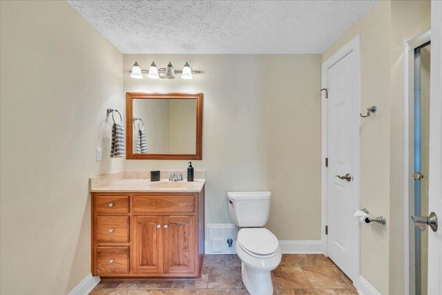 47 Camellia PL, Moneta, VA 24121