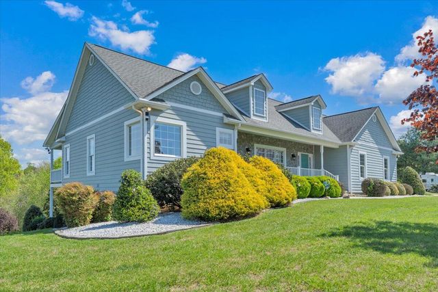 47 Camellia PL, Moneta, VA 24121