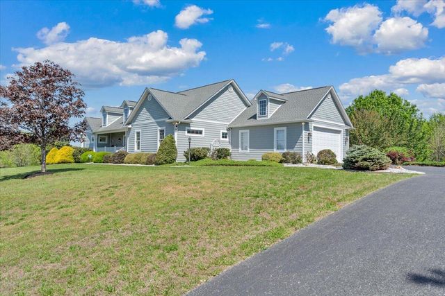 47 Camellia PL, Moneta, VA 24121