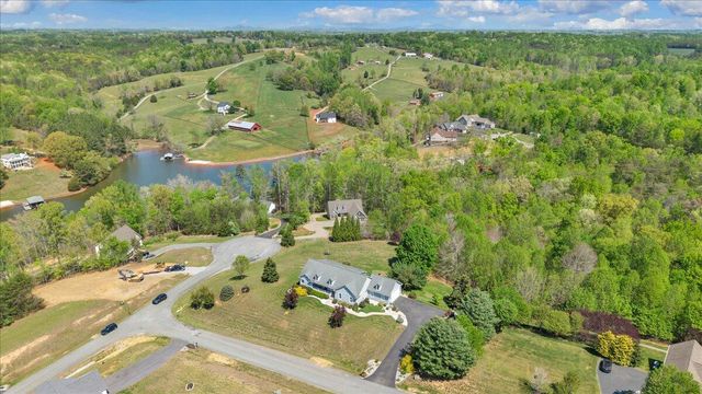 47 Camellia PL, Moneta, VA 24121