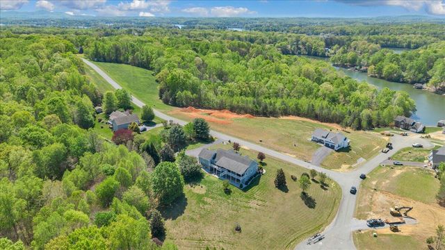 47 Camellia PL, Moneta, VA 24121