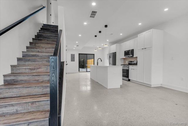 7546 Churchill Street C23, Detroit, MI 48206