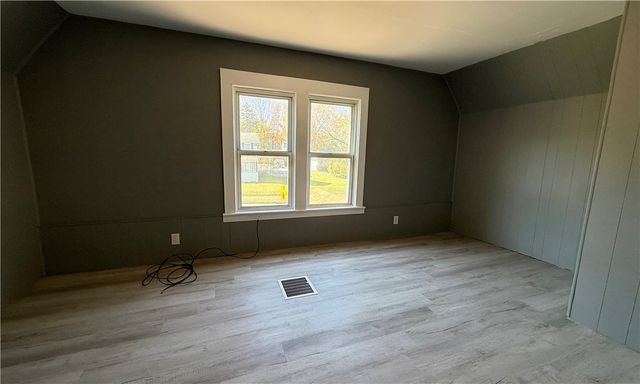 133 S 7th St, Sharpsville, PA 16150