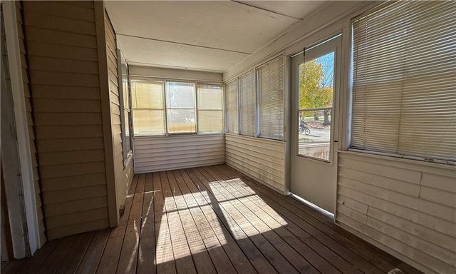 133 S 7th St, Sharpsville, PA 16150