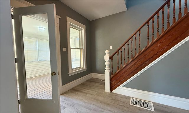 133 S 7th St, Sharpsville, PA 16150