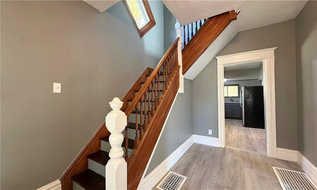 133 S 7th St, Sharpsville, PA 16150