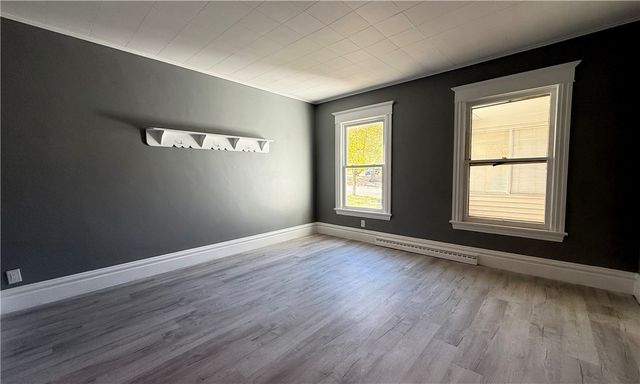 133 S 7th St, Sharpsville, PA 16150