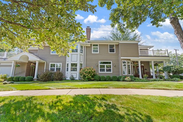 390 Grandview Avenue, Glen Ellyn, IL 60137