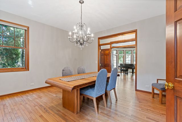 390 Grandview Avenue, Glen Ellyn, IL 60137