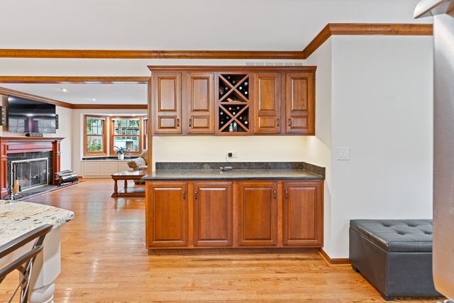 390 Grandview Avenue, Glen Ellyn, IL 60137