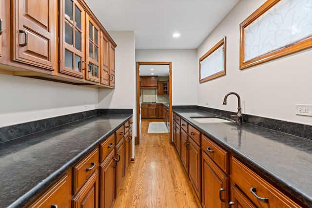 390 Grandview Avenue, Glen Ellyn, IL 60137