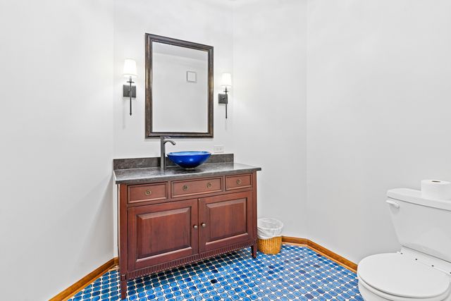 390 Grandview Avenue, Glen Ellyn, IL 60137