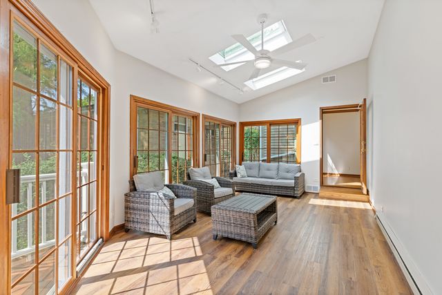 390 Grandview Avenue, Glen Ellyn, IL 60137