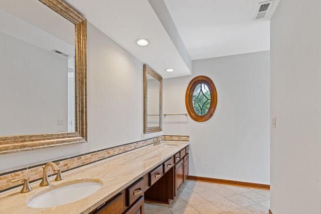 390 Grandview Avenue, Glen Ellyn, IL 60137