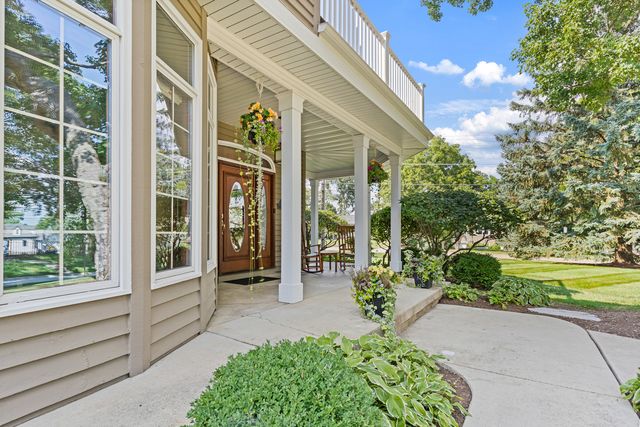 390 Grandview Avenue, Glen Ellyn, IL 60137
