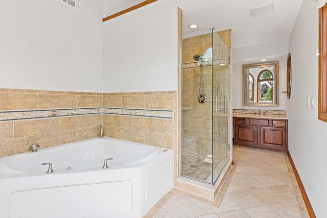390 Grandview Avenue, Glen Ellyn, IL 60137