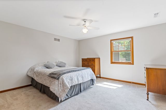 390 Grandview Avenue, Glen Ellyn, IL 60137
