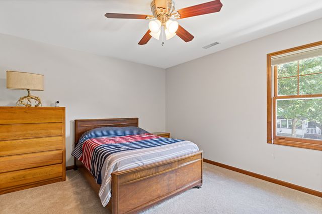 390 Grandview Avenue, Glen Ellyn, IL 60137