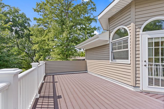 390 Grandview Avenue, Glen Ellyn, IL 60137