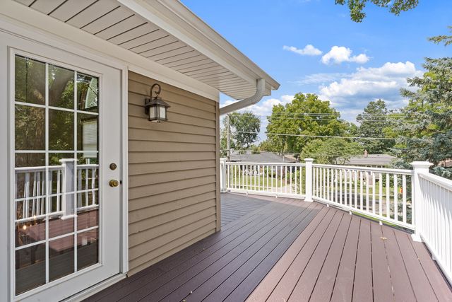 390 Grandview Avenue, Glen Ellyn, IL 60137