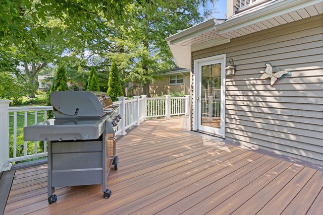 390 Grandview Avenue, Glen Ellyn, IL 60137