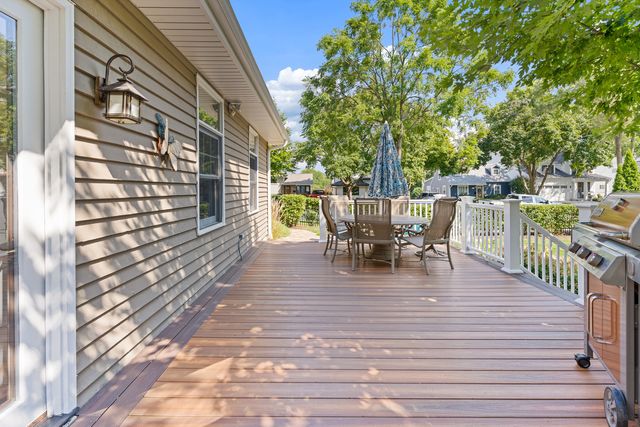 390 Grandview Avenue, Glen Ellyn, IL 60137