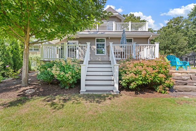 390 Grandview Avenue, Glen Ellyn, IL 60137