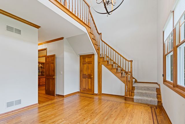 390 Grandview Avenue, Glen Ellyn, IL 60137