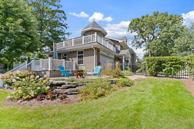 390 Grandview Avenue, Glen Ellyn, IL 60137