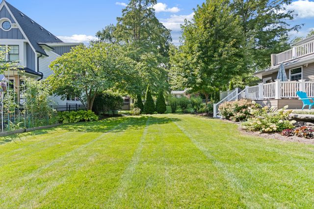 390 Grandview Avenue, Glen Ellyn, IL 60137